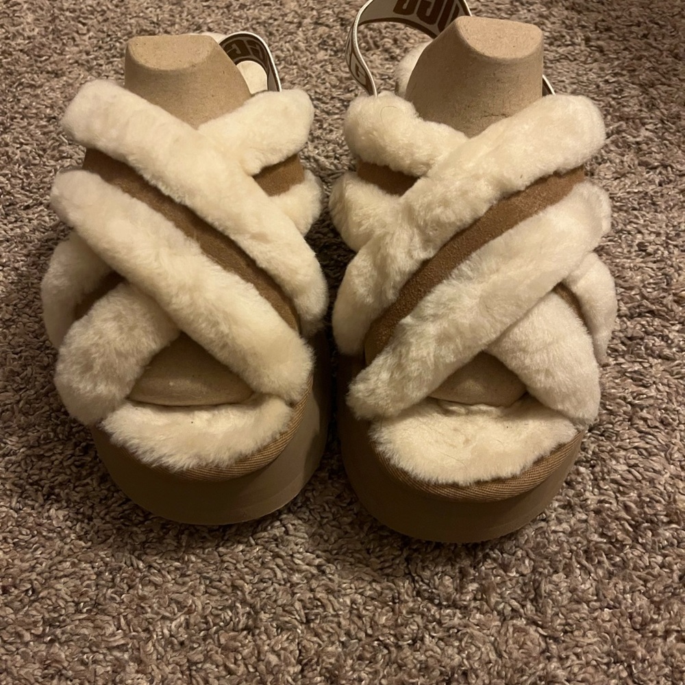 Ugg slippers size 8